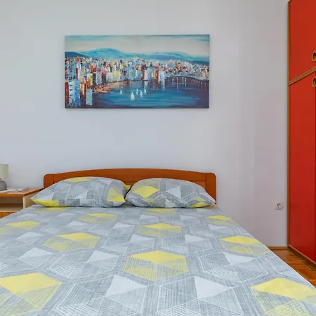 With Parking Space Mimice, Omis - 11045 Appartement