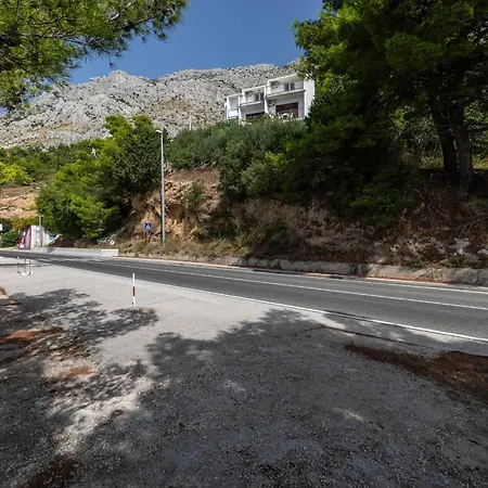 With Parking Space Mimice, Omis - 11045 Appartement