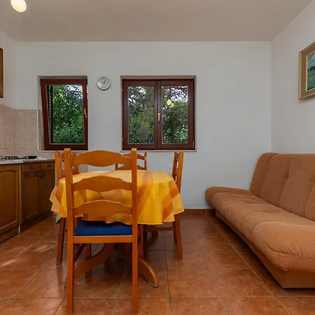 With Parking Space Mimice, Omis - 11045 Appartement Mimice